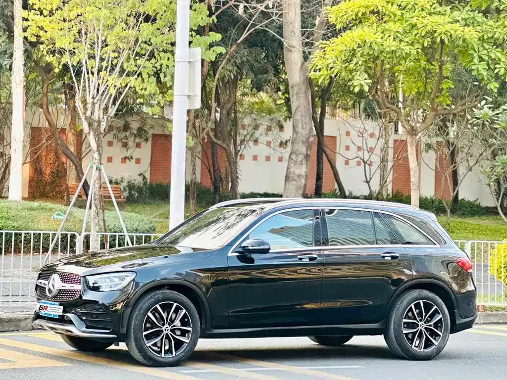 MERCEDES-BENZ GLC