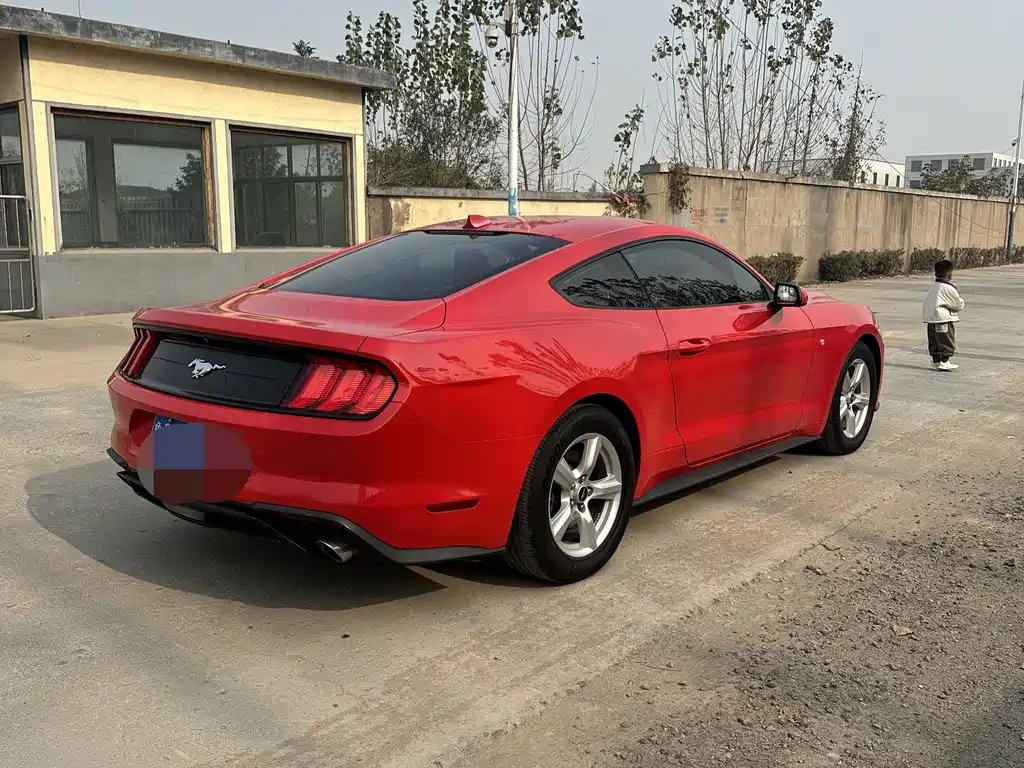 FORD MUSTANG