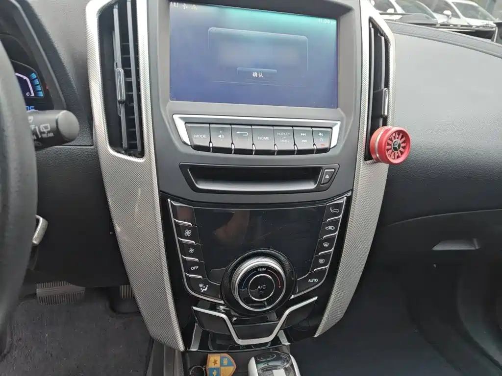 Luxgen U6 — миниатюра 6