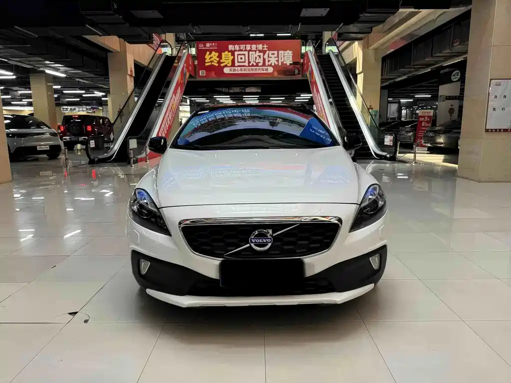 Volvo V40 — миниатюра 2