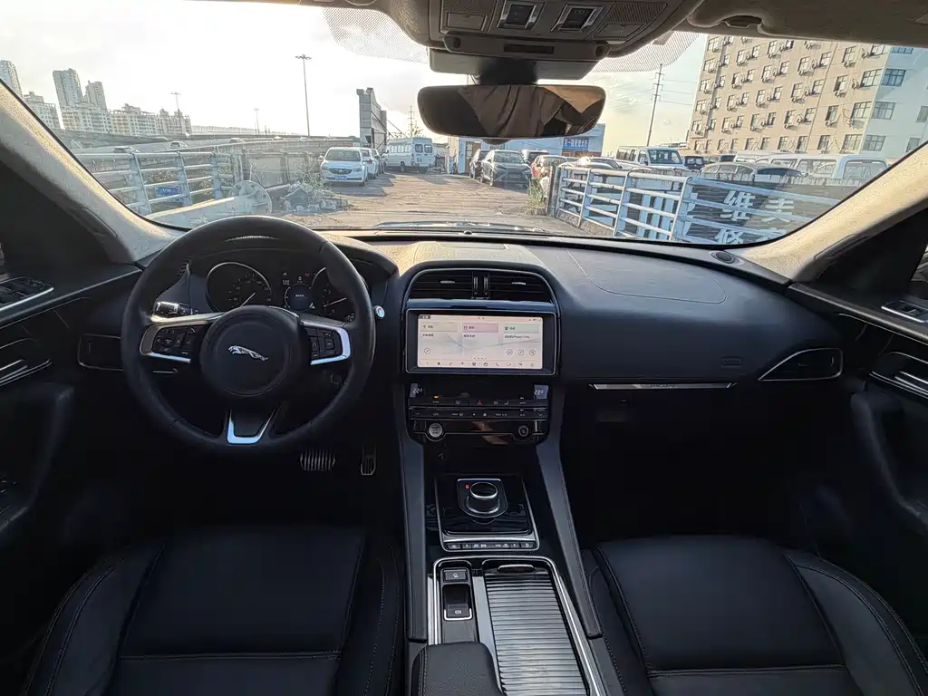 Jaguar F-PACE — миниатюра 10