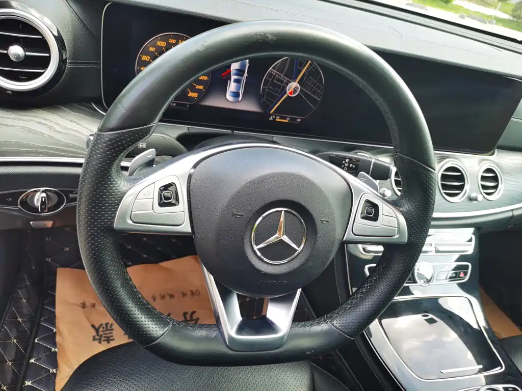 Mercedes-Benz E-Class — миниатюра 10