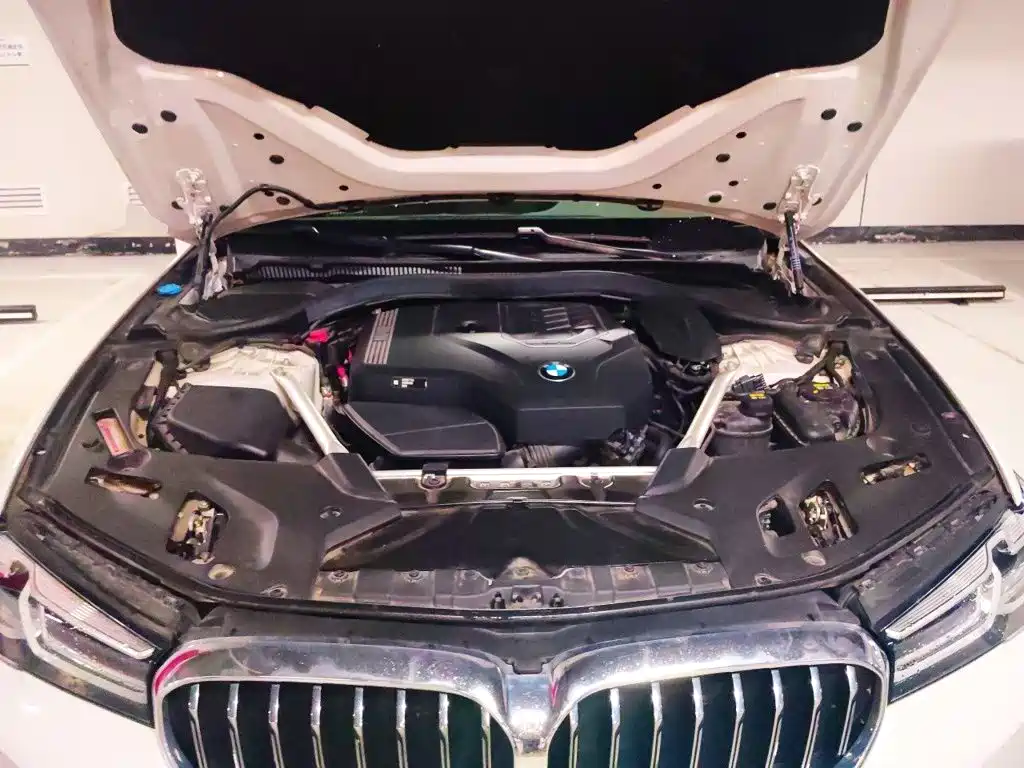 BMW 5 Series — миниатюра 21