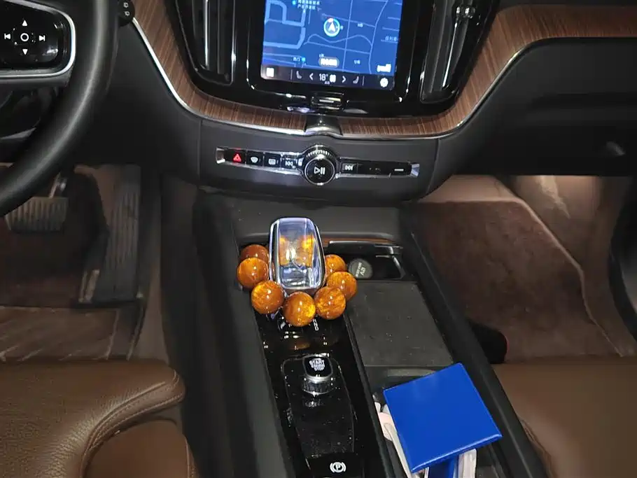 VOLVO XC60 PLUG IN HYBRID