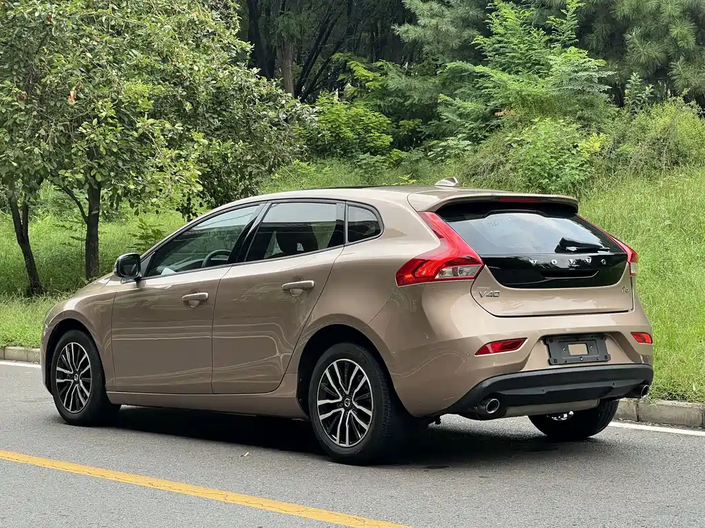 Volvo V40 — миниатюра 8