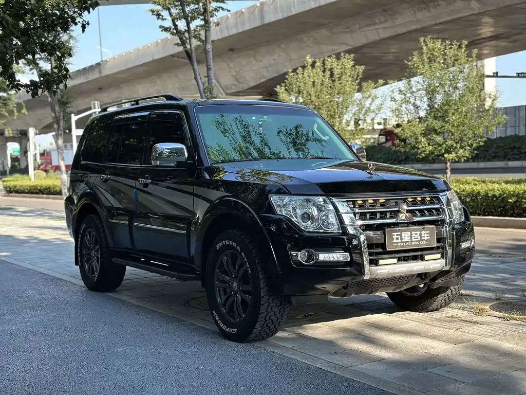 Mitsubishi Pajero (Import) — миниатюра 2