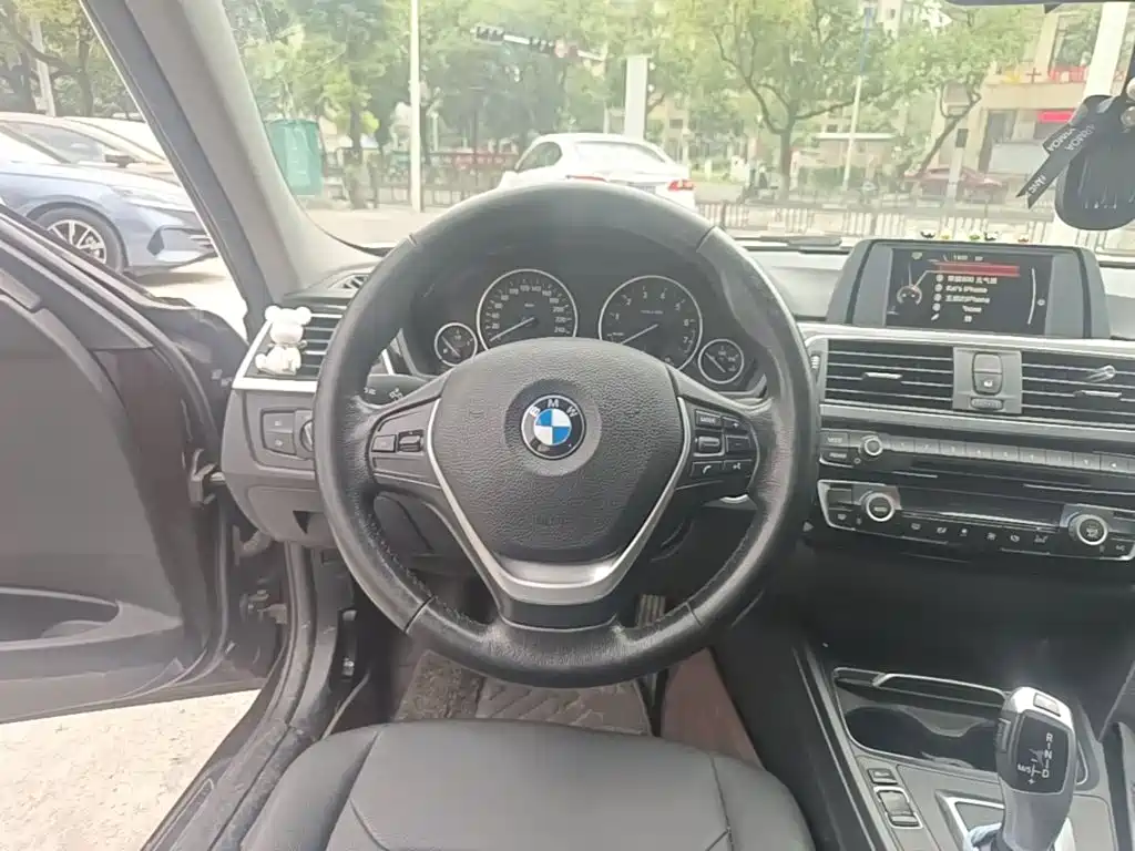 BMW 3 Series — миниатюра 11