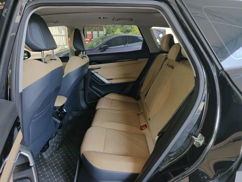 Geely Boyue L — миниатюра 17