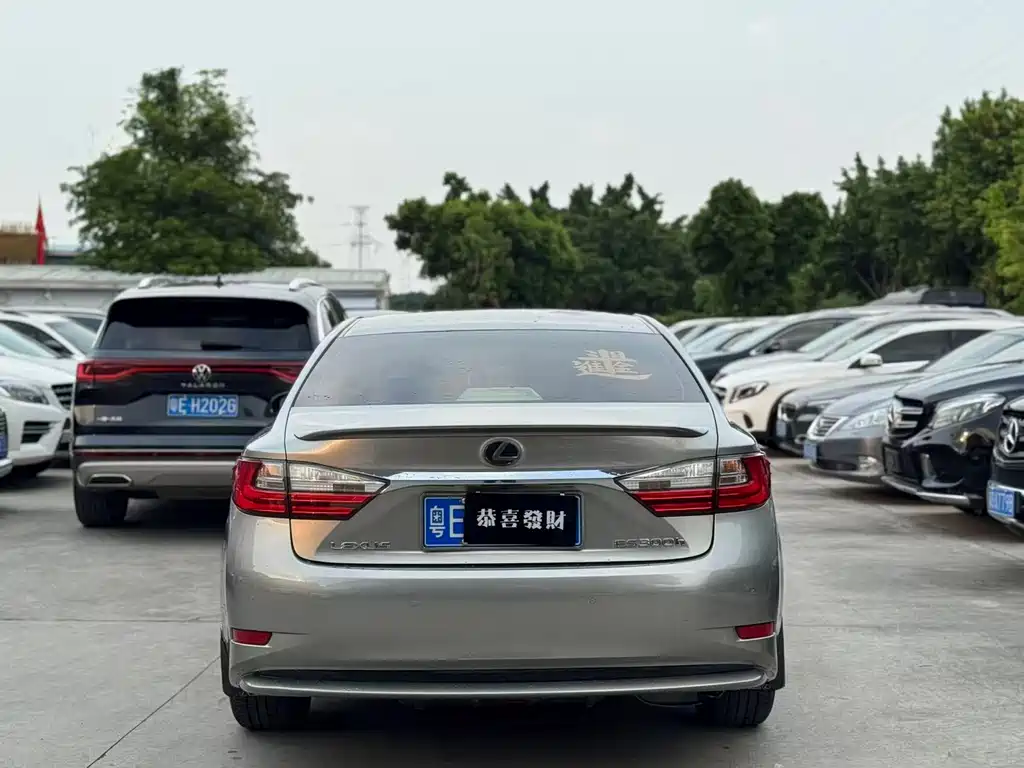 LEXUS  ES