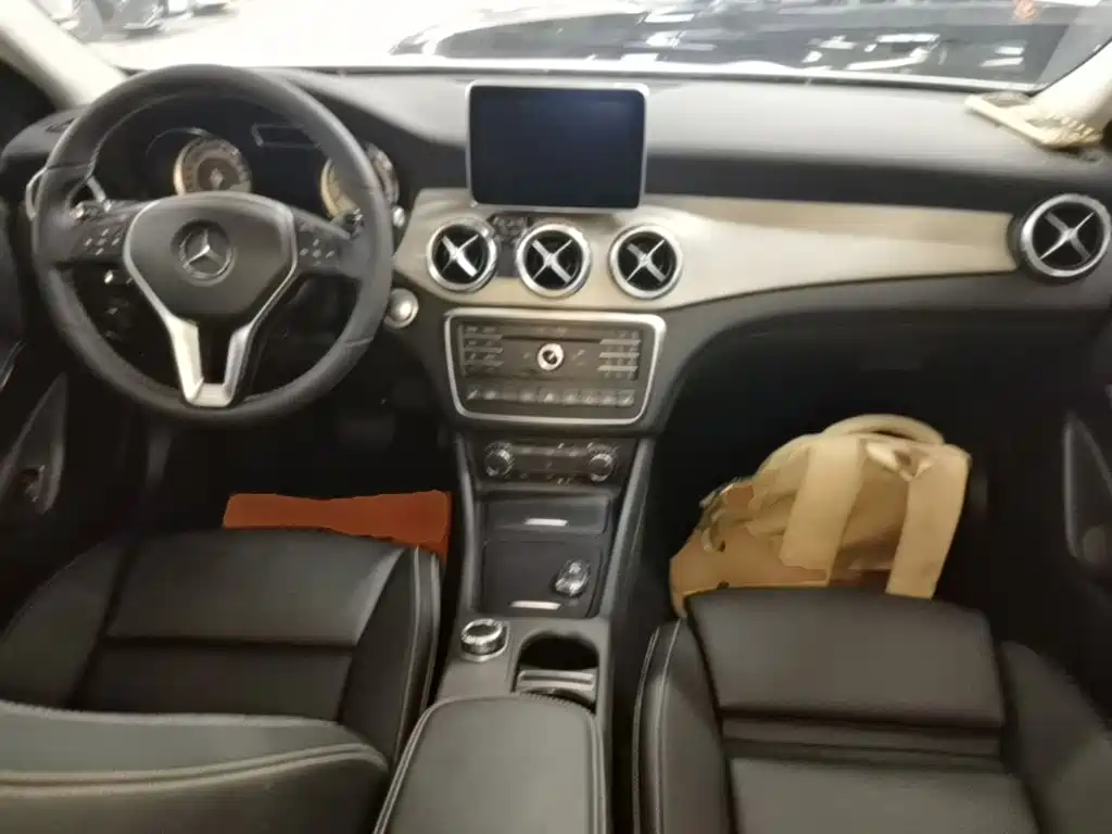 Mercedes-Benz GLA — миниатюра 10