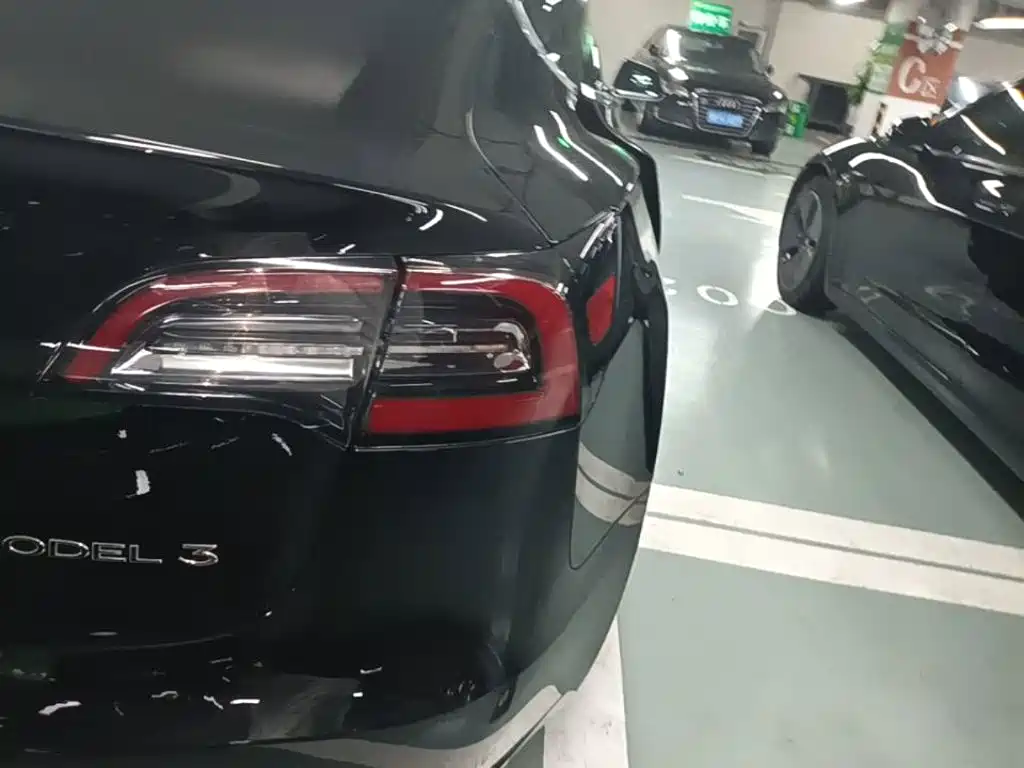 Tesla Model 3 — миниатюра 8
