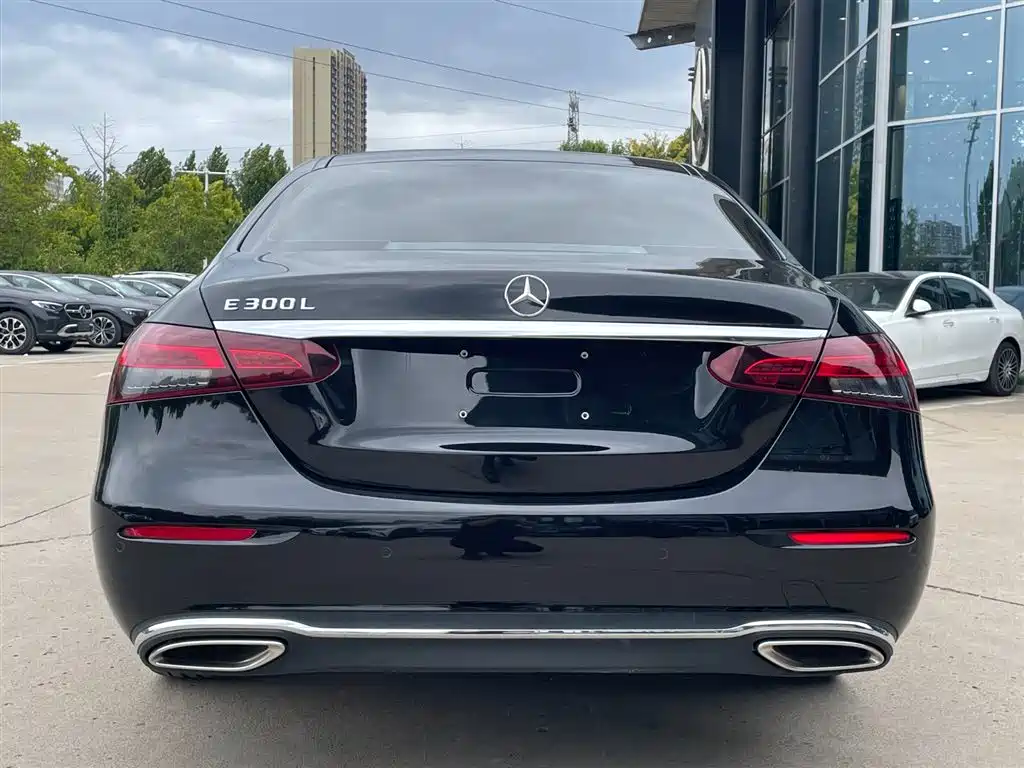 Mercedes-Benz E-Class — миниатюра 4