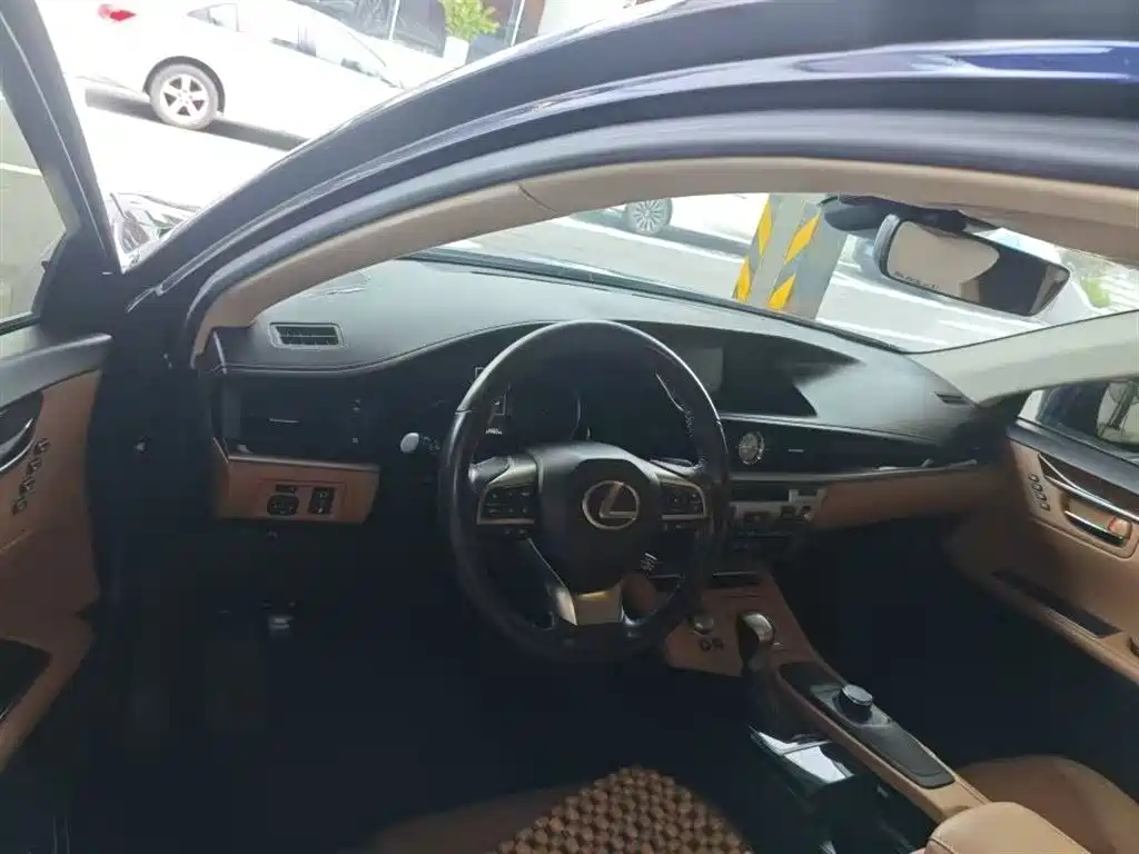 Lexus ES 2015 300h Luxury