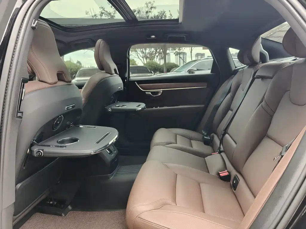 Volvo S90 — миниатюра 9