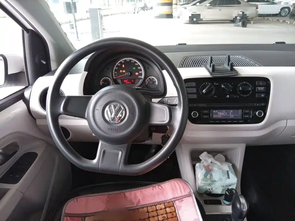 Volkswagen up! — миниатюра 3
