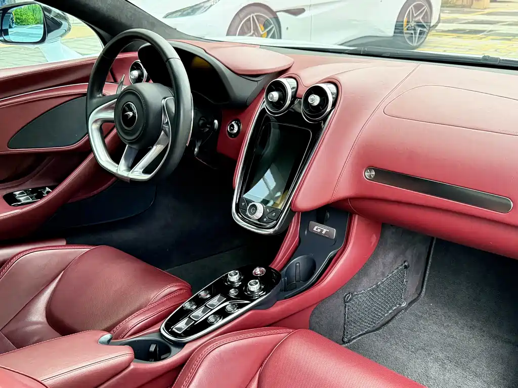 McLaren GT — миниатюра 6