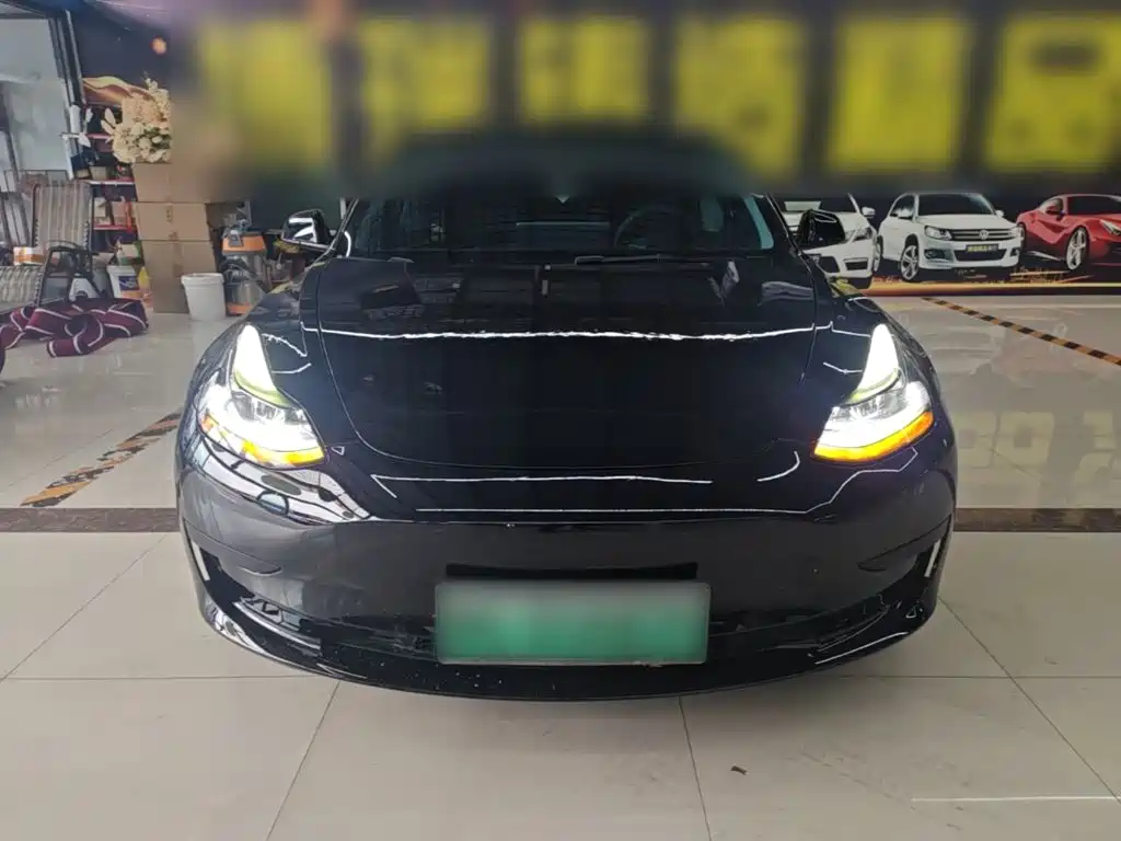 Tesla Model 3 — миниатюра 3