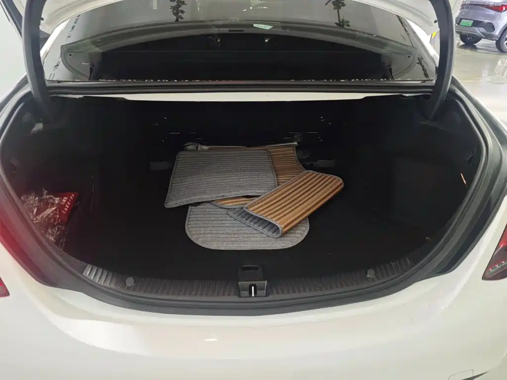 Mercedes-Benz C-Class — миниатюра 16