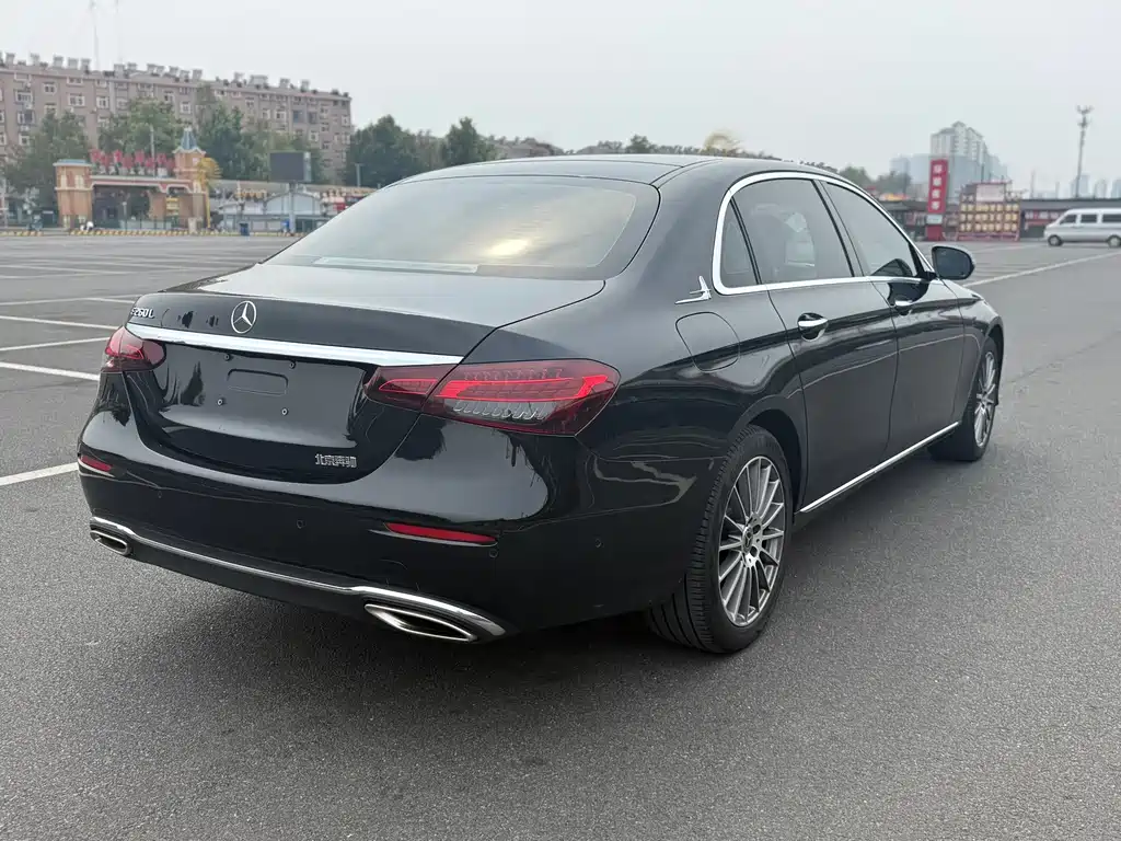 Mercedes-Benz E-Class — миниатюра 6