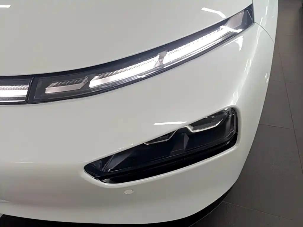 XPeng P7 — миниатюра 24