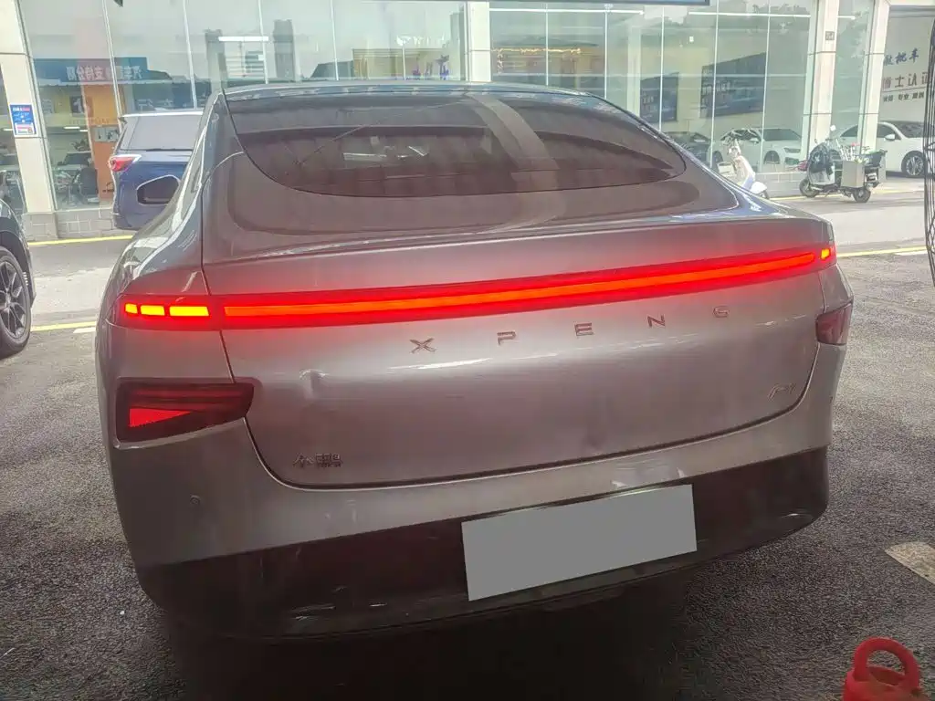 XPeng P7 — миниатюра 10