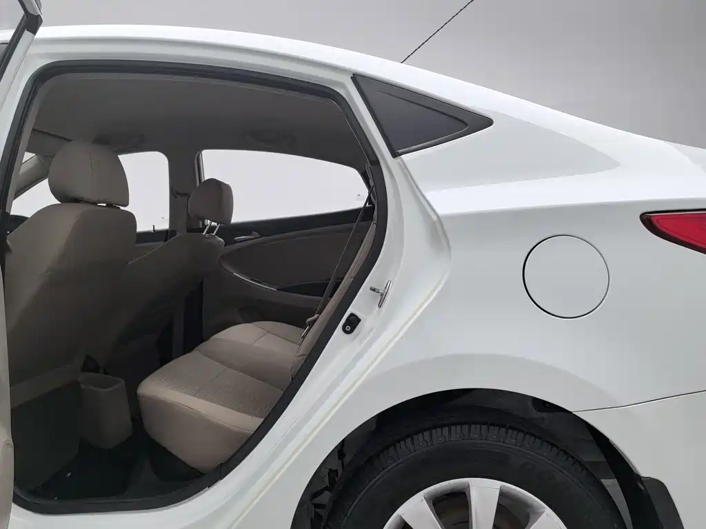 Hyundai Verna — миниатюра 15