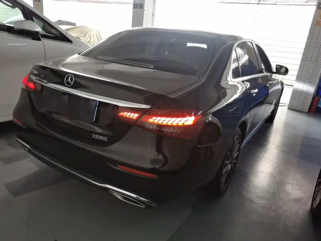 Mercedes-Benz E-Class — миниатюра 7