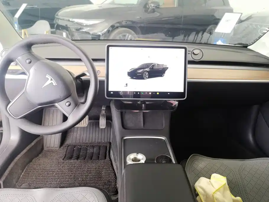 Tesla Model 3 — миниатюра 12