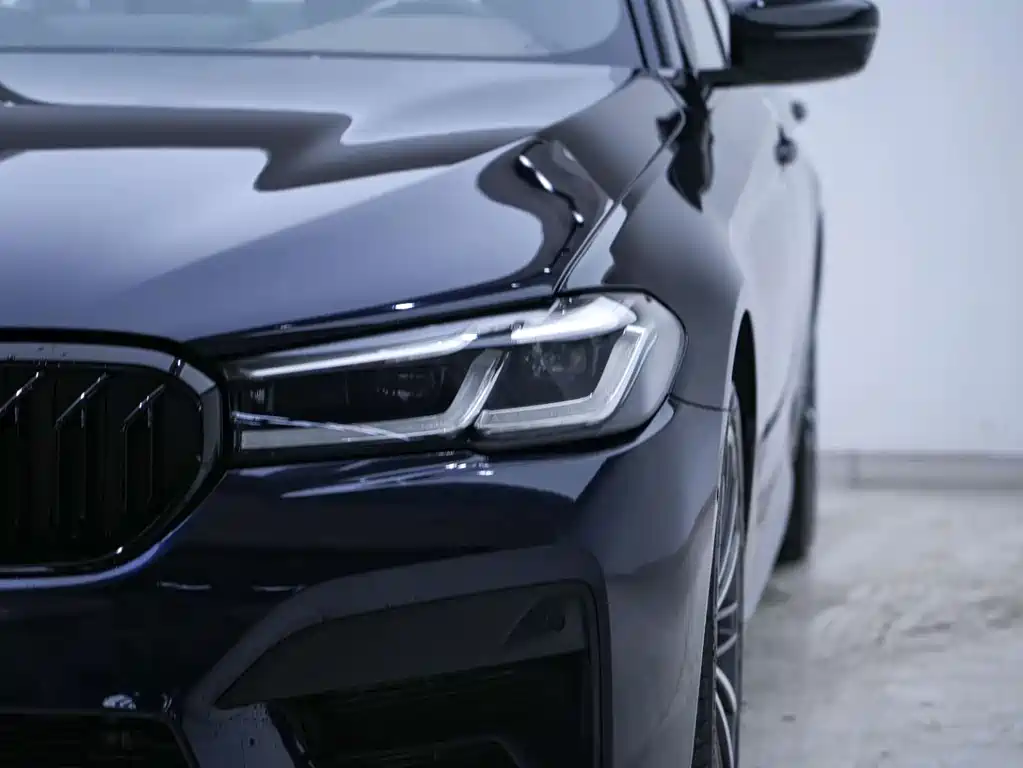 BMW 5 Series — миниатюра 7