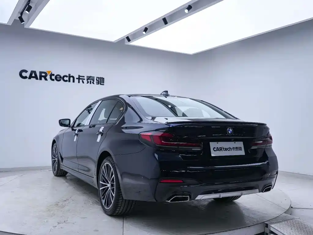 BMW 5 Series — миниатюра 17