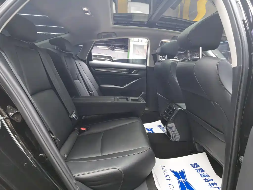 Honda Accord — миниатюра 9