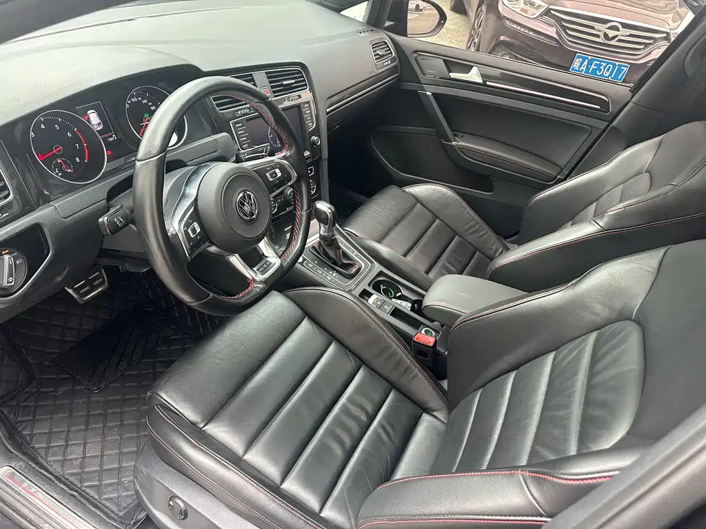 Volkswagen Golf GTI — миниатюра 4