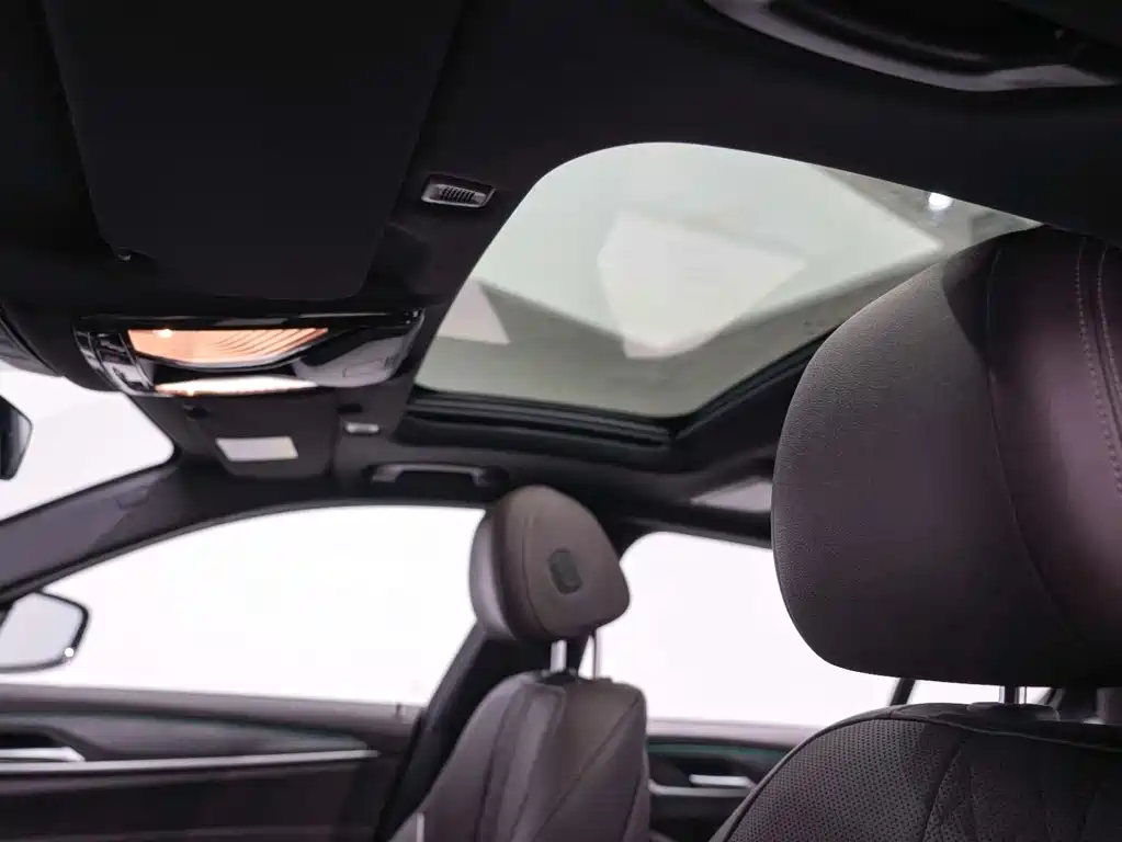 BMW 5 Series — миниатюра 13