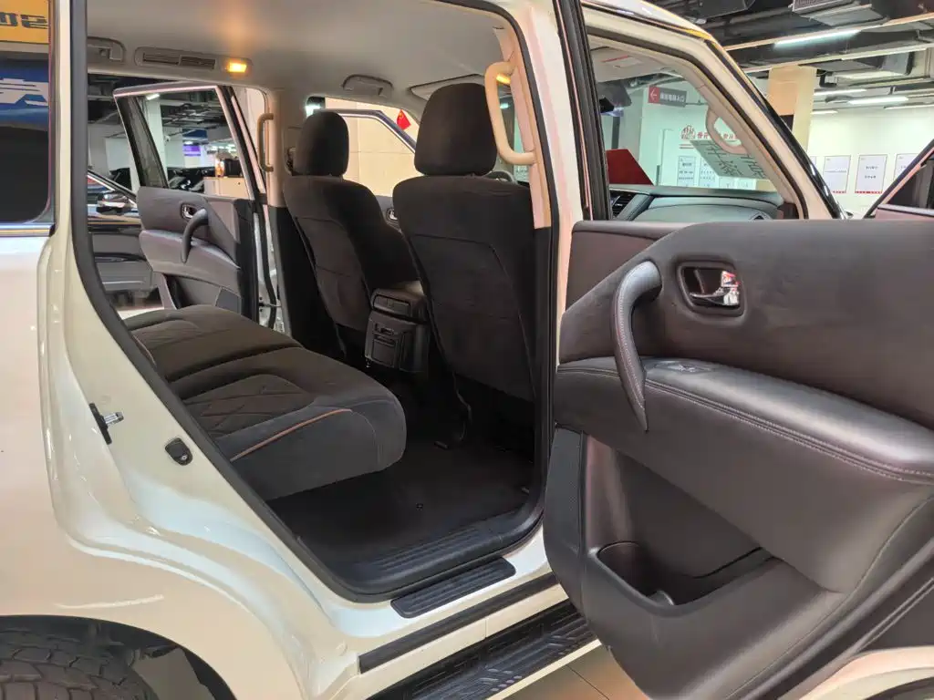 Nissan Patrol — миниатюра 8