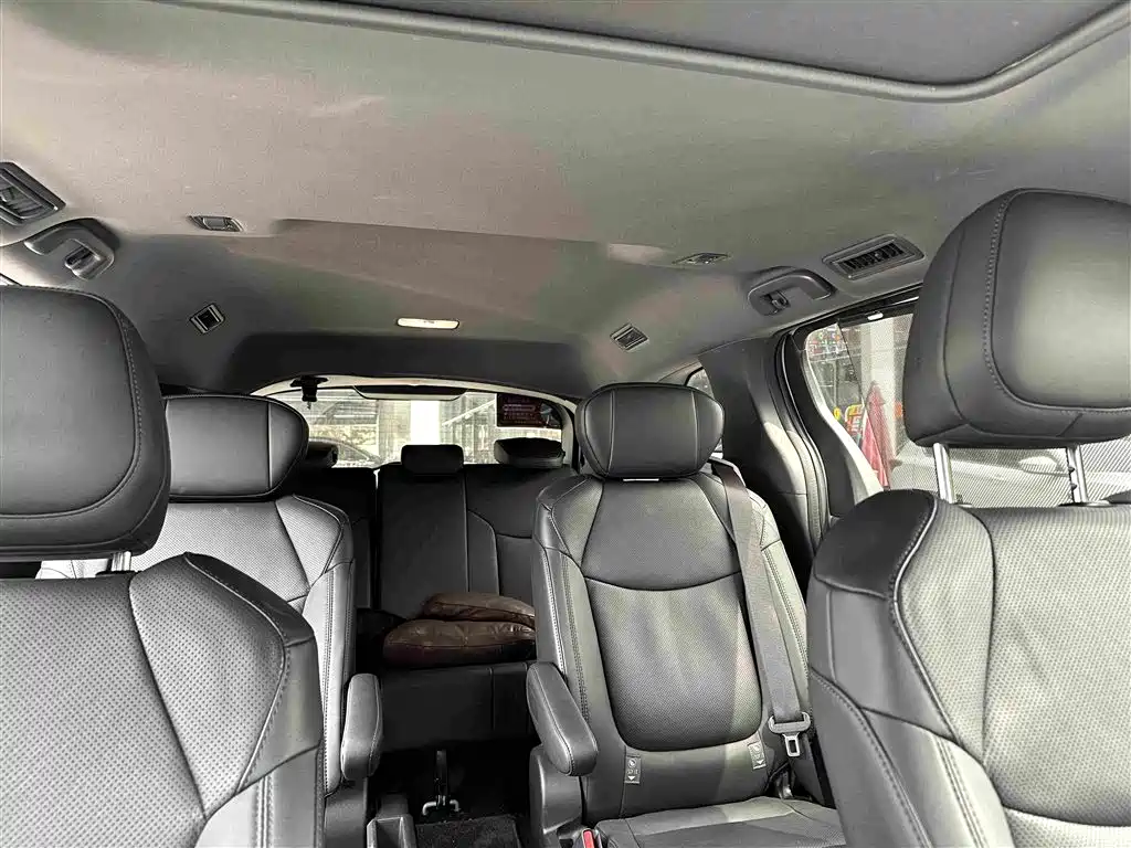 Toyota Sienna — миниатюра 14