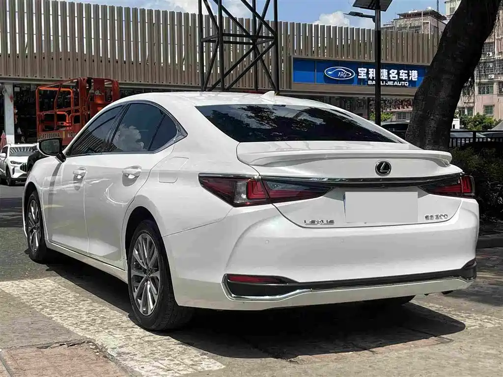Lexus ES — миниатюра 5