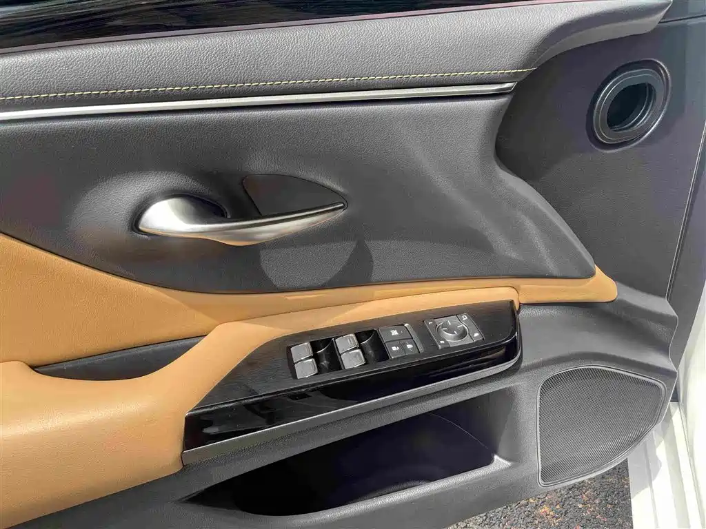 Lexus ES — миниатюра 11