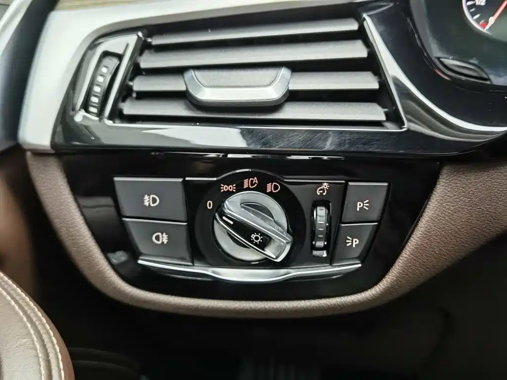 BMW 5 Series — миниатюра 21