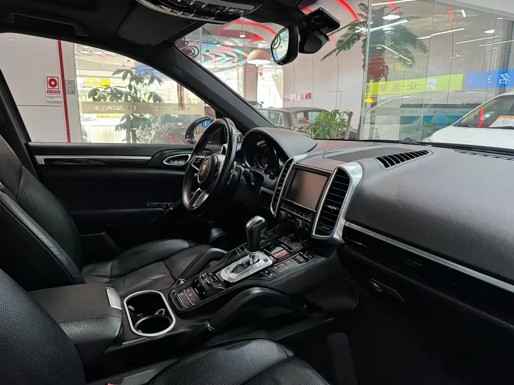 Porsche Cayenne — миниатюра 8