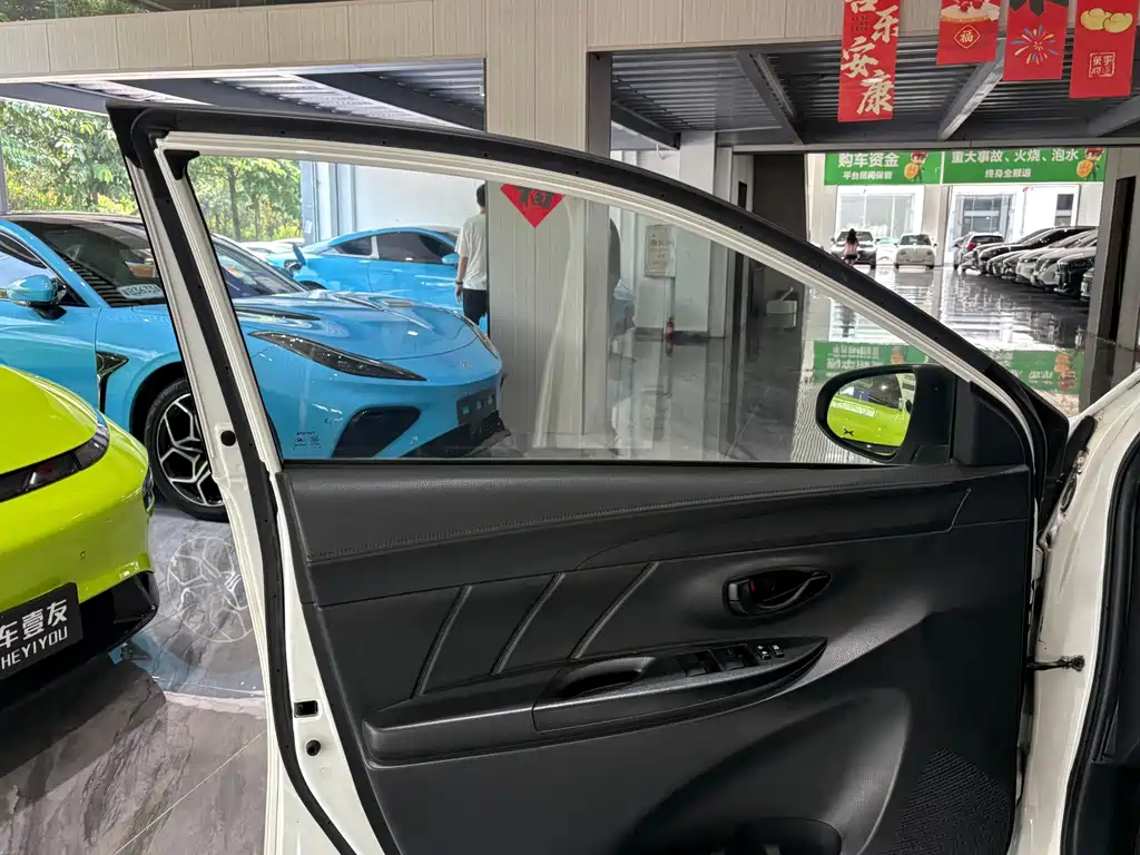 Toyota Yaris L — миниатюра 15