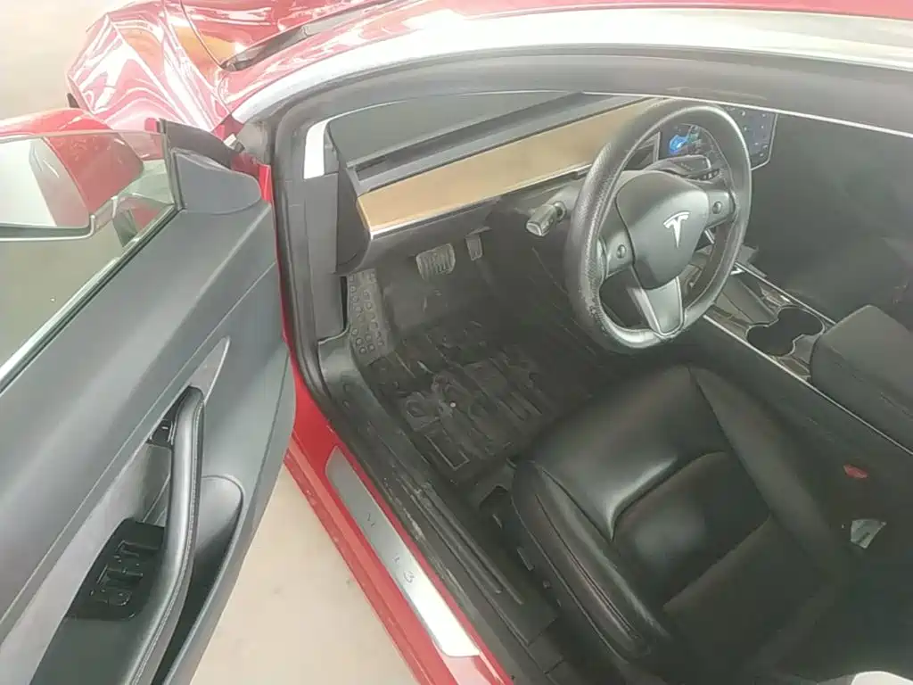 Tesla Model 3 — миниатюра 16