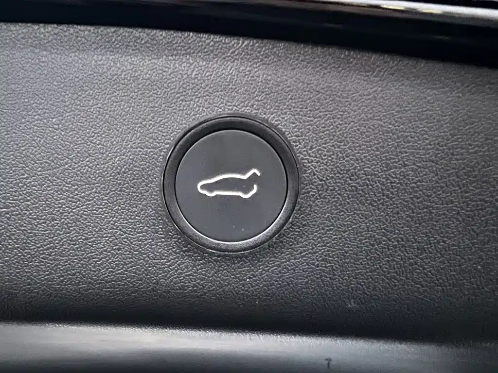 Tesla Model 3 — миниатюра 22