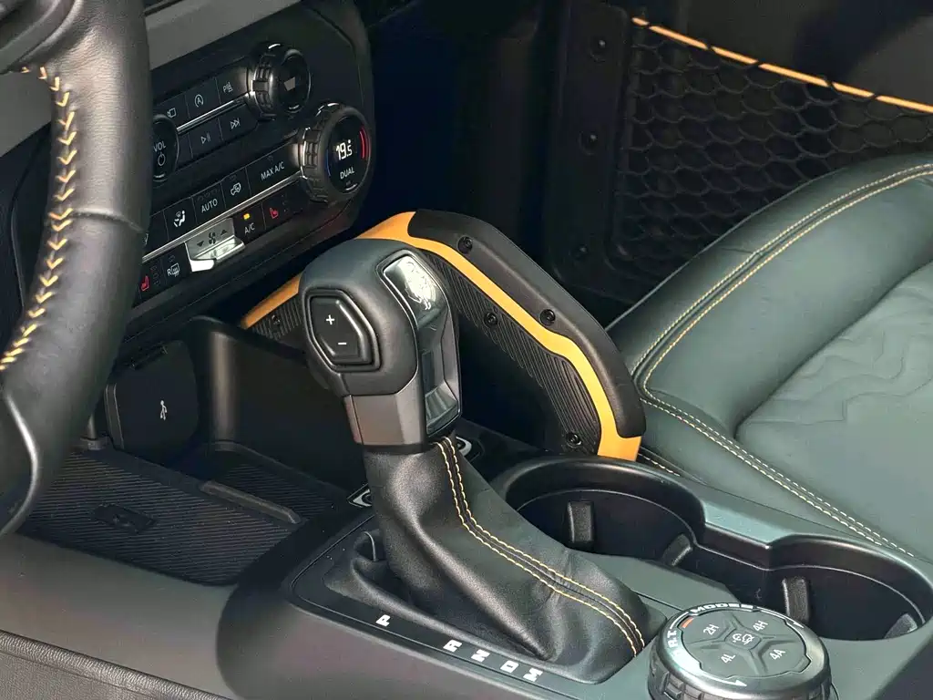 Ford Bronco — миниатюра 4