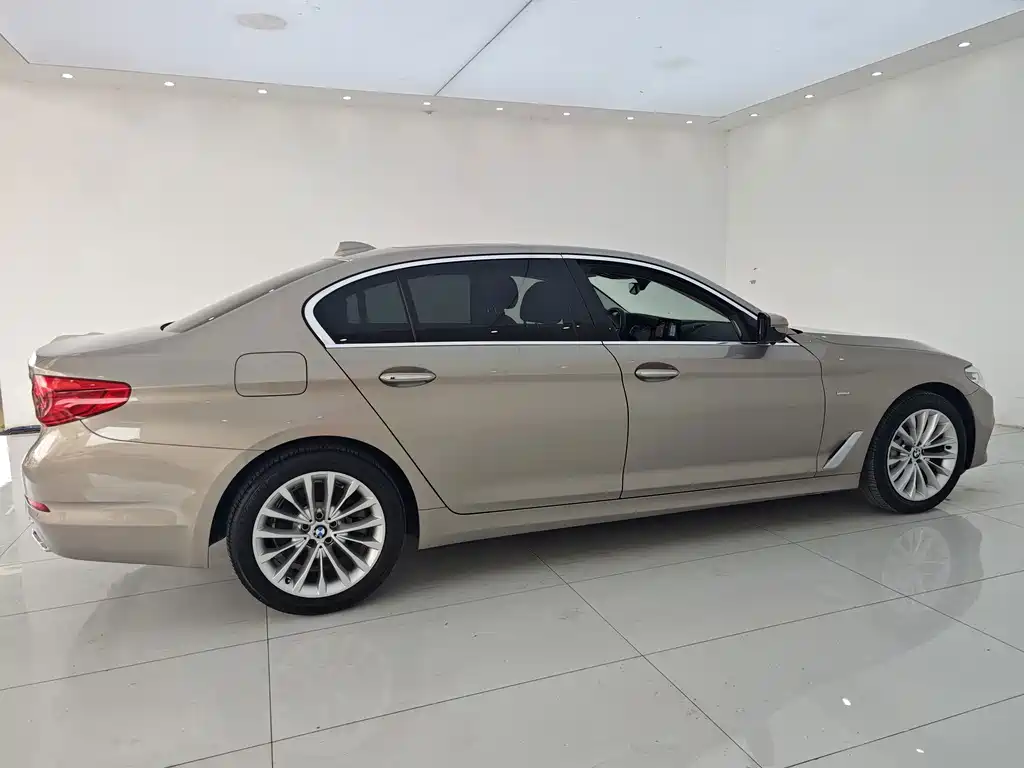BMW 5 Series — миниатюра 17