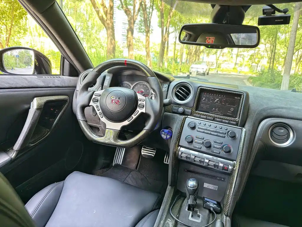 Nissan GT-R — миниатюра 11