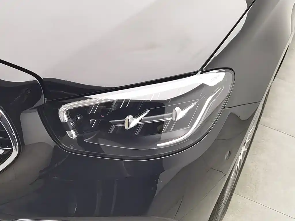 Mercedes-Benz E-Class — миниатюра 7