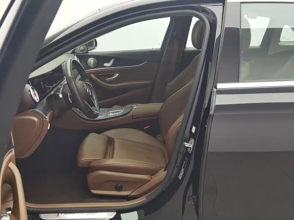 Mercedes-Benz E-Class — миниатюра 10