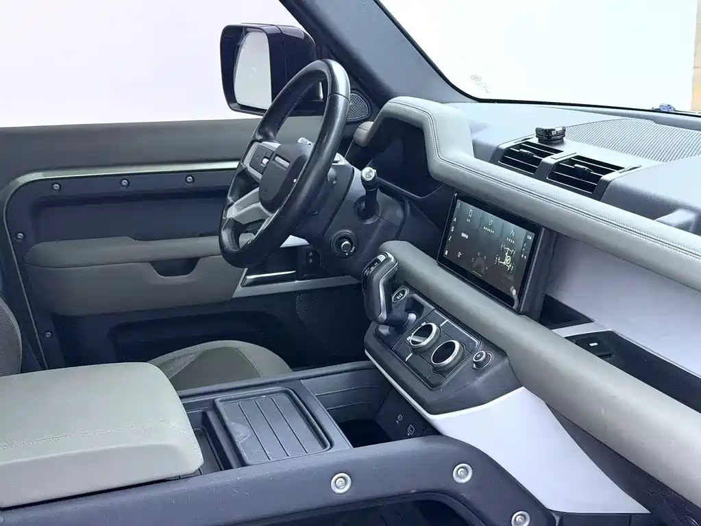 Land Rover Defender — миниатюра 5