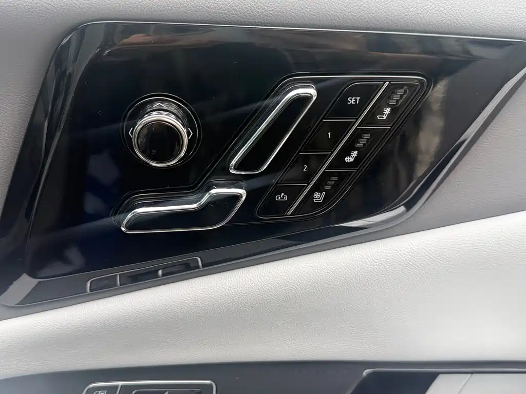 Cadillac IQ — миниатюра 14