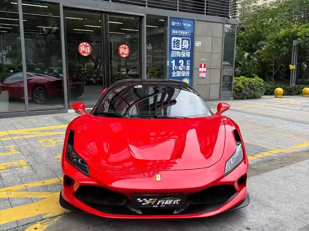 FERRARI F8